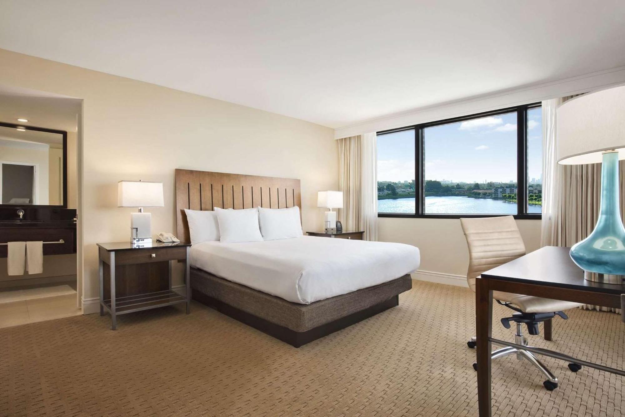 ฮิลตัน ไมอามี แอร์พอร์ต บลู ลากูน Hotel ภายนอก รูปภาพ
